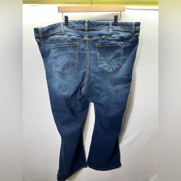 Torrid Luxe Slim Boot Cut Jeans Womens 26W Short Plus Size Blue Denim 2346 - Picture 8 of 9